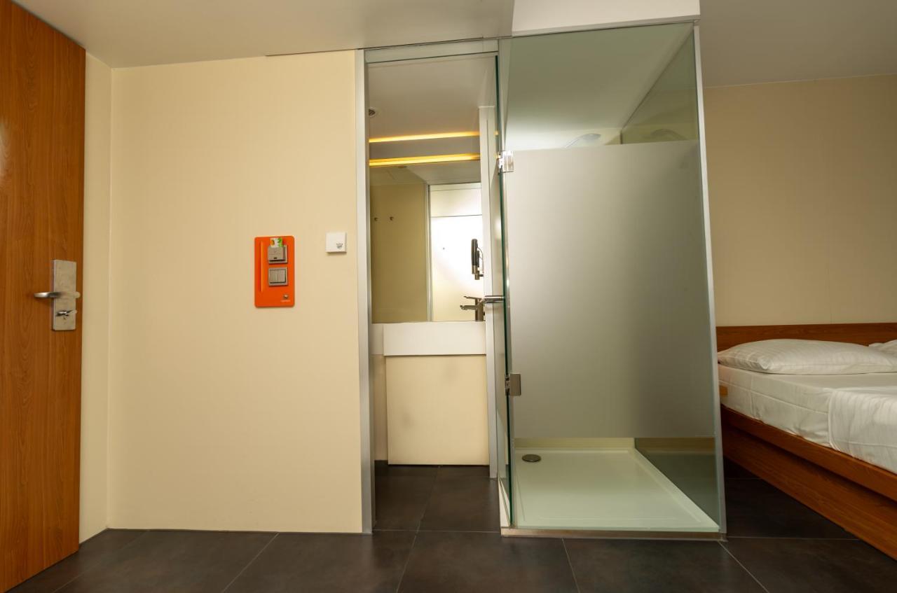 Hotel Duesseldorfer Hof フランクフルト エクステリア 写真